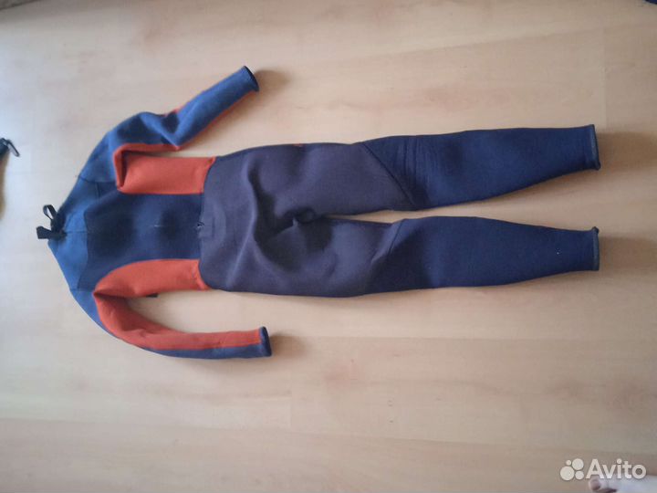 Полусухой гидрокостюм Tribord