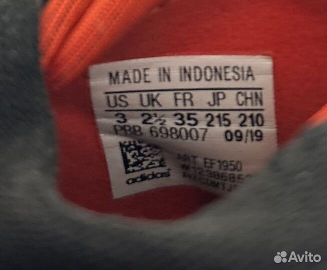 Детские футбольные бутсы сороконожки