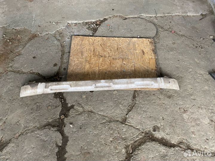 Абсорбер бампера передний Toyota Land Cruiser