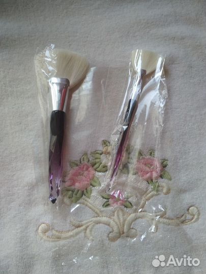 Кисти новые веерные для макияжа, набор 2шт