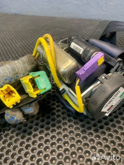 Ремень безопасности передний правый Bentley