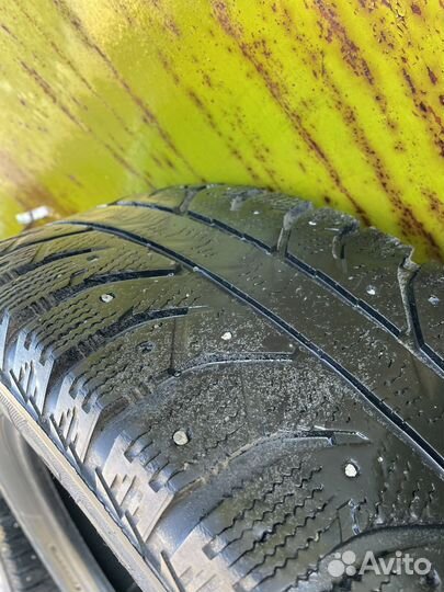 Bridgestone Ice Cruiser 7000 215/65 R16