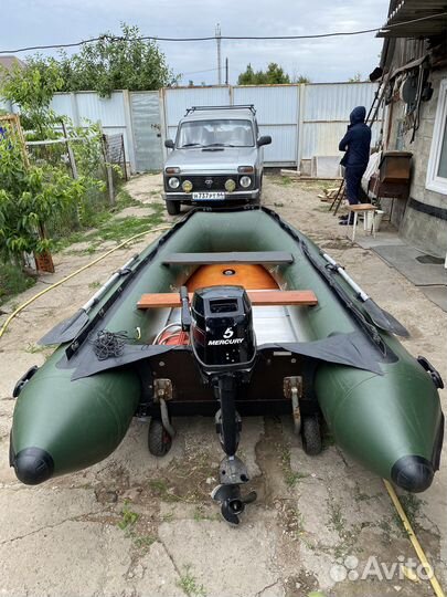 Лодка с мотором