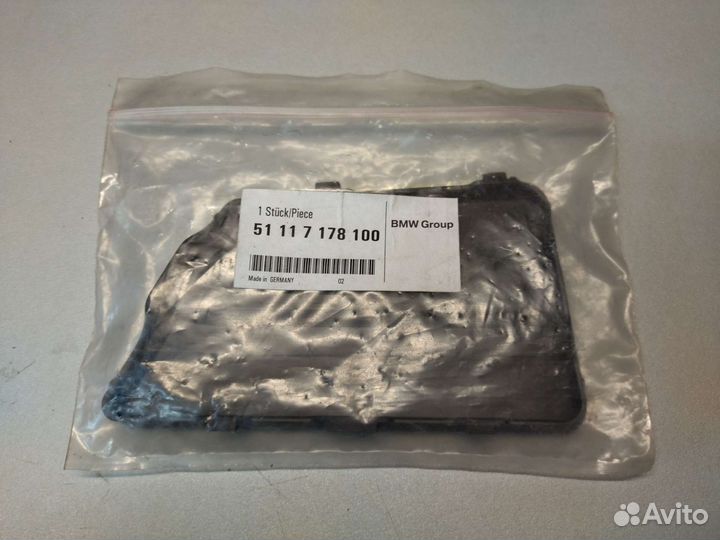 Заглушка переднего бампера правая BMW E60