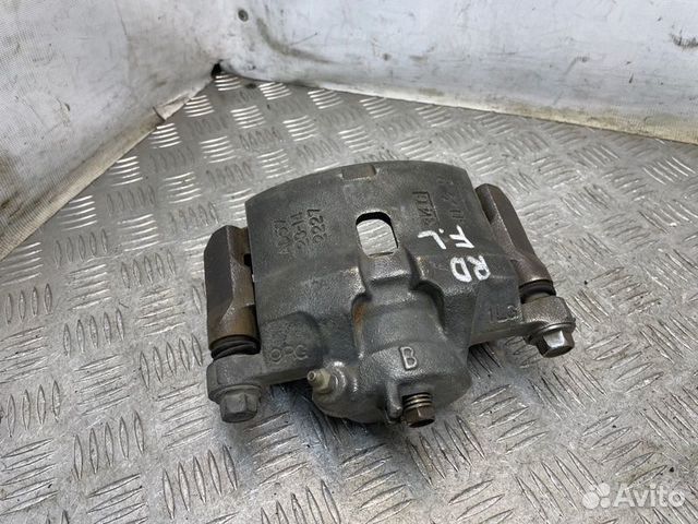 Суппорт тормозной передний правый Honda Cr-V 2 RD5