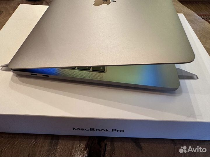 MacBook Pro 13 2020 2.0 GHz i5/16 GB/512 SSD
