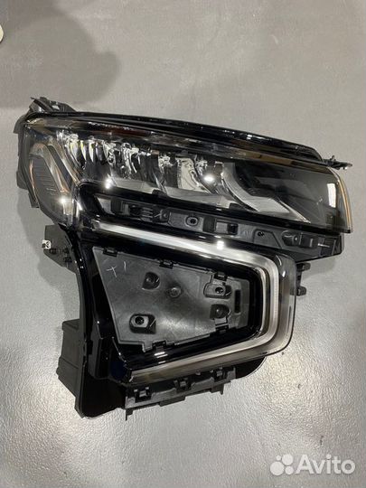 Фара правая Chevrolet Tahoe 5