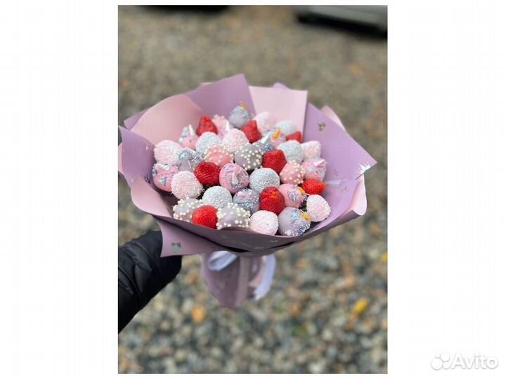 Подарочная коробка клубники в шоколаде KLL-4219