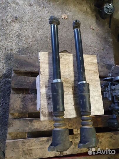 Заднии амортизаторы Passat B5 97-04г