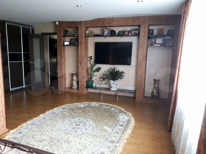 Дом 215 м² на участке 6 сот.