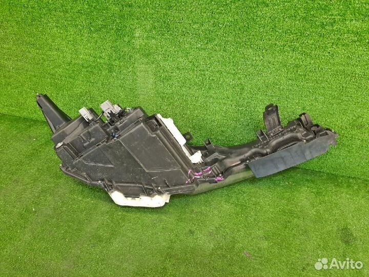 Фара левая Toyota Sai