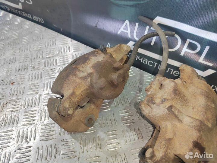 Тормозной суппорт передний Mitsubishi Lancer 9