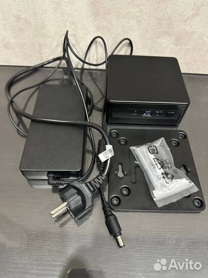 Intel NUC 11