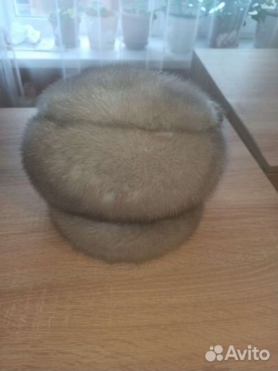 Женские меховые шапки