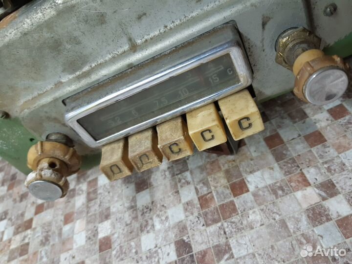 Радиоприемник 1-ой серии звезда газ 21 Волга