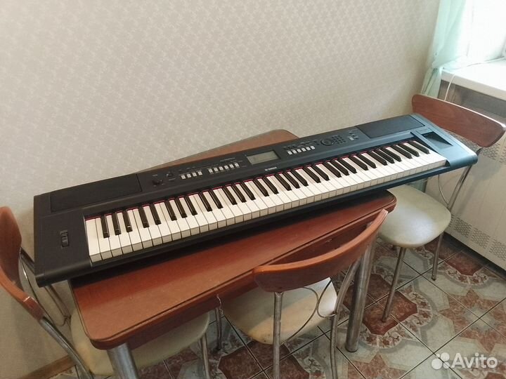 Цифровое пианино Yamaha piaggero NP-V80