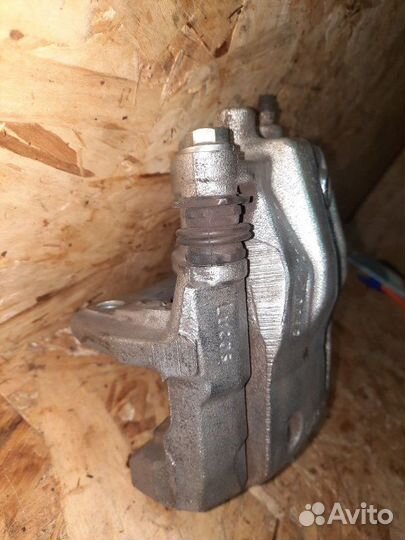 Суппорт передний левый Opel Corsa-C (Vita) 68