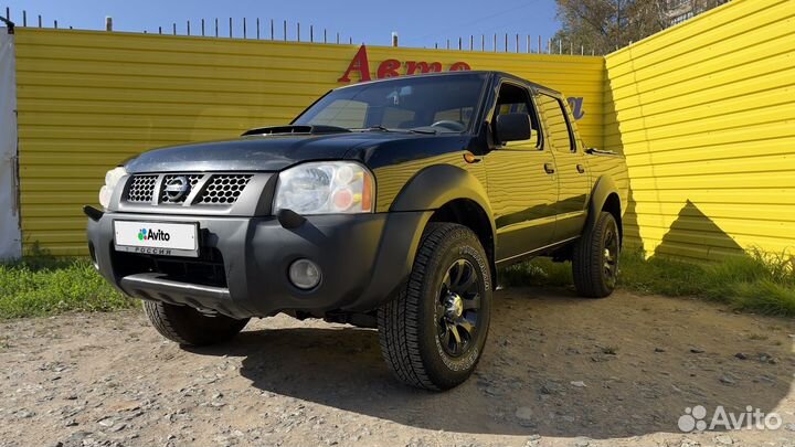 Nissan NP300, 2010