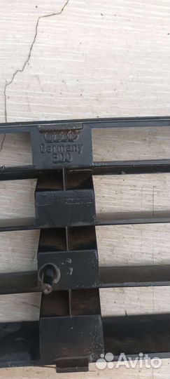 Центральная решетка в бампер ауди а4b5