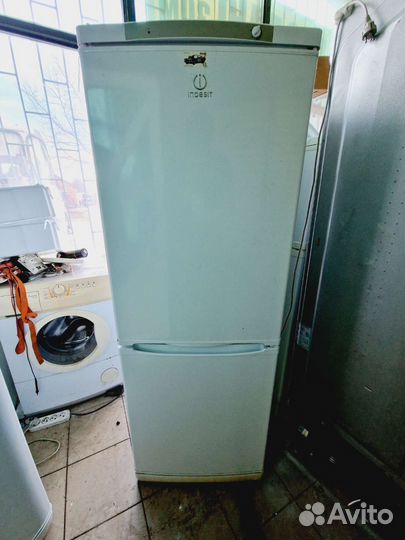 Холодильник indesit