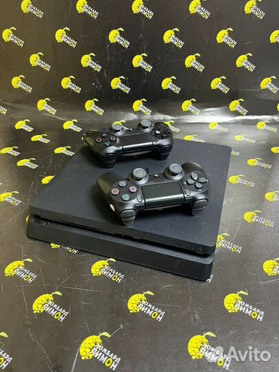 Sony PlayStation 4 500GB 2 геймпада