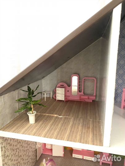 Большой кукольный домик