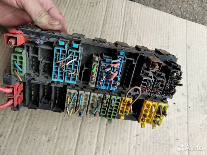 Блок предохранителей Фольцваген Пассат Б3 1.8
