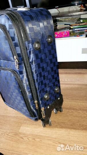 Чемодан на колесах детский