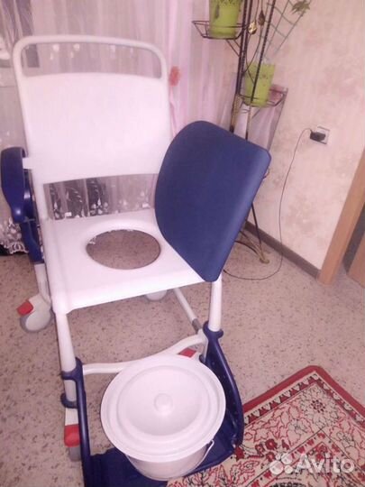 Кресло с санитарным оснащением