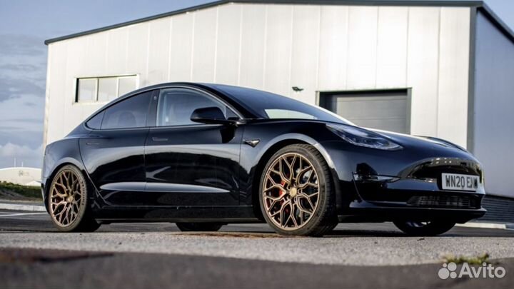 Кованые диски в стиле Vossen для Tesla Model 3 R20