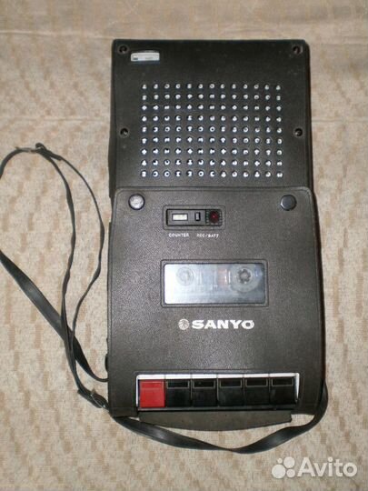 Магнитофон sanyo. Модель - slim 112