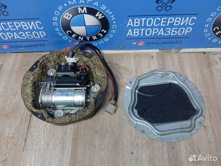 Компрессор задней пневмаподвески на BMW X5 Е53