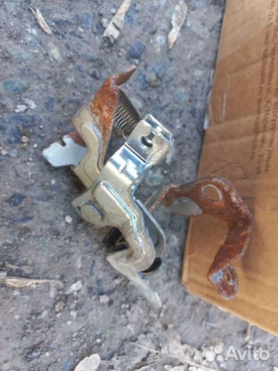 Ручка открывания бензобака Mazda Capellа GF