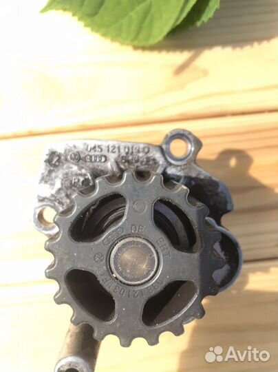 Помпа volkswagen 045121011h