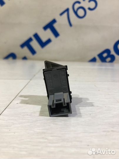 Кнопка стеклоподъемника задняя лев. skoda yeti 1.2