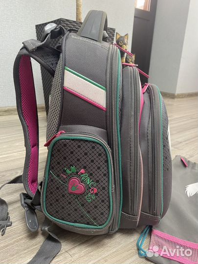 Рюкзак Hummingbird для девочки ортопедический