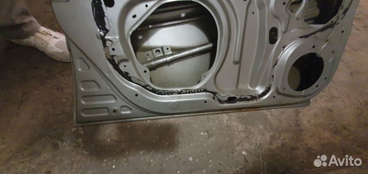 Дверь передняя левая Subaru Tribeca B9