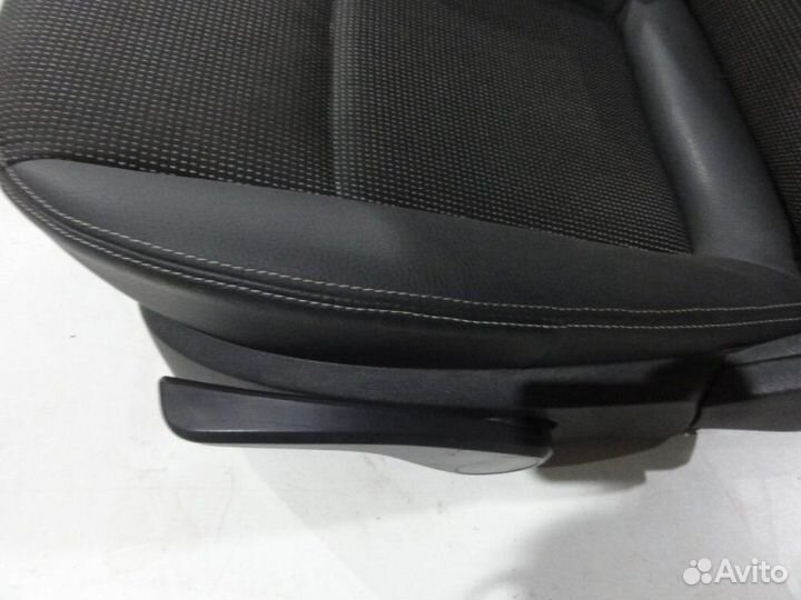 Сиденья комплект Opel Astra Gtc H Z16XER 1.6 2007