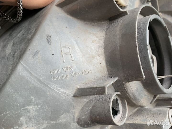 Фара правая Toyota yaris