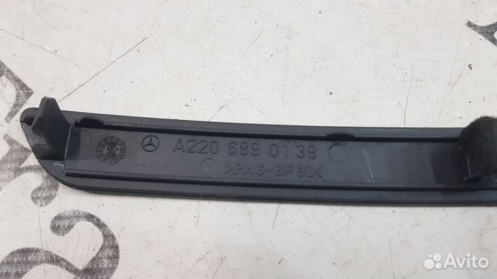 Заглушка в панель слева Mercedes W220 S