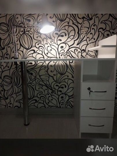 Маникюрный стол складной