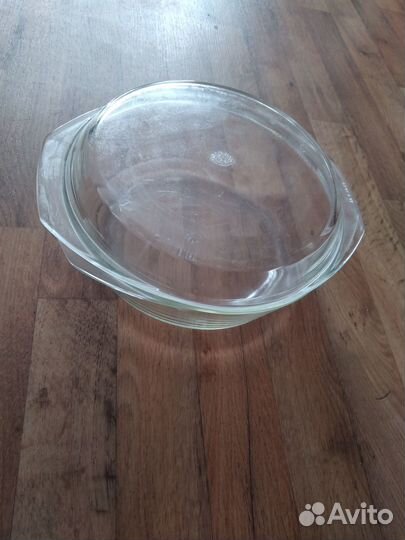 Стеклянная кастрюля с крышкой
