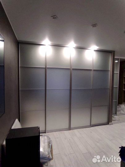 Раздвижная перегородка с матовым стеклом