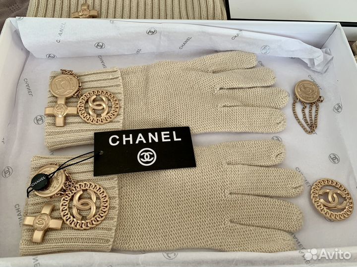 Кашемировый шарф, шапка и перчатки Chanel