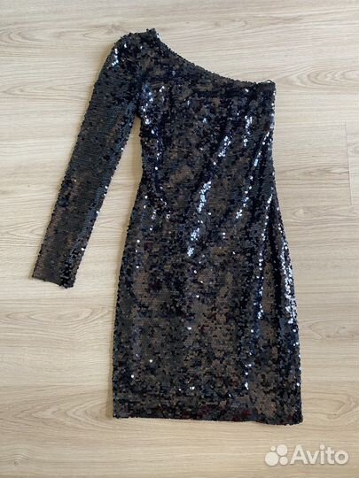 Платье в пайетках s