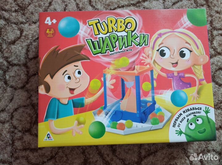 Бортик в кроватку и развивающие игрушки