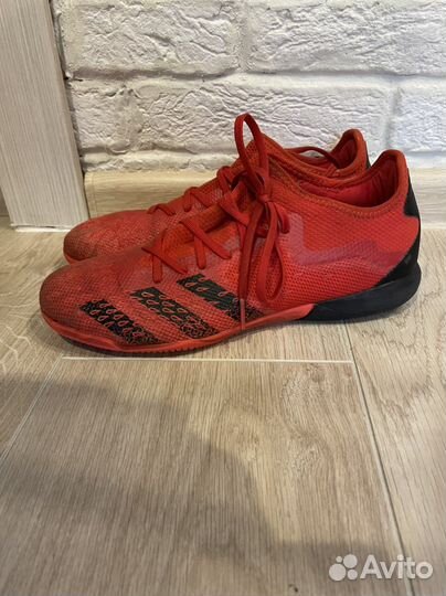 Футбольные бутсы adidas