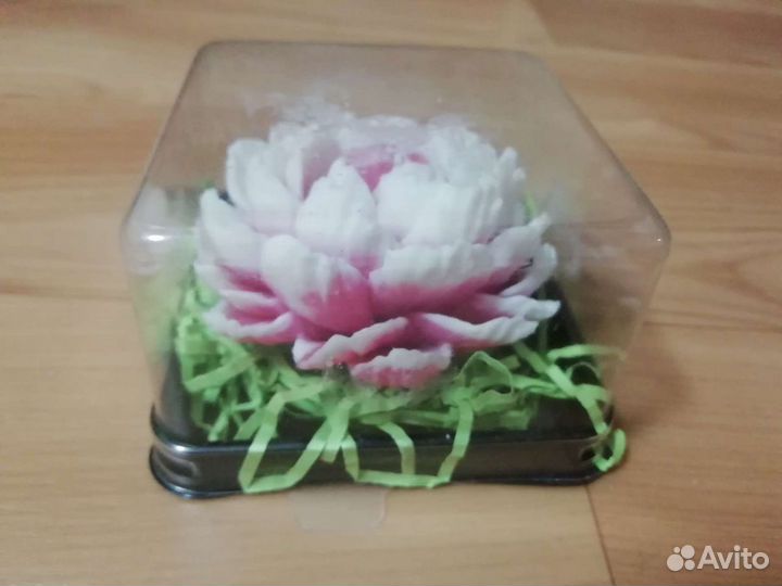 Мыльные розы и лилия