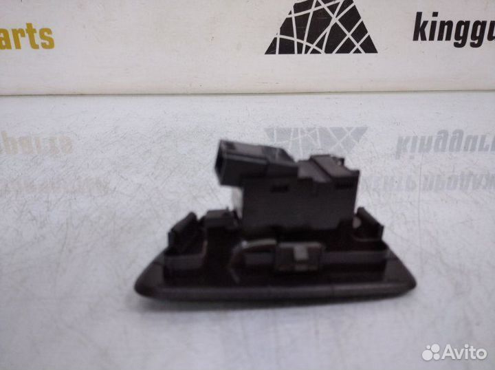 Кнопка стеклоподъемника задняя правая Volvo S90 2