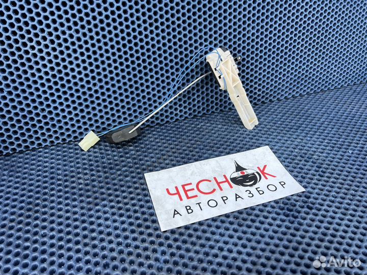 Датчик уровня топлива поплавок Audi Q7 левый